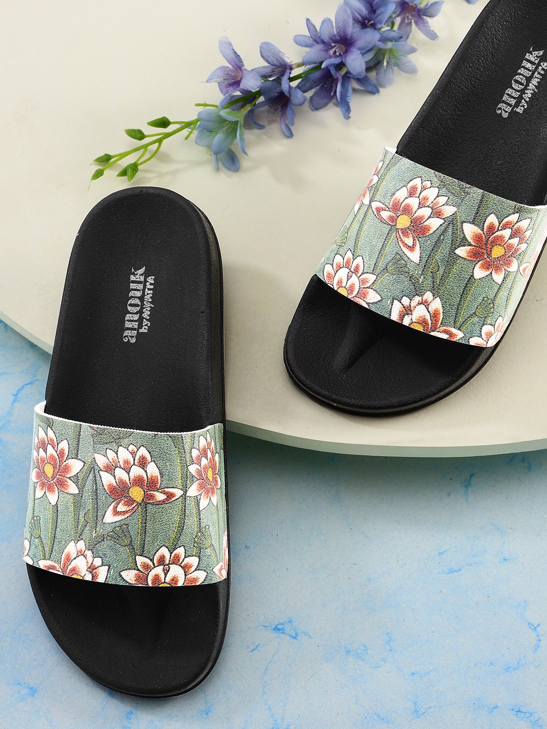 

Anouk Women Green Printed Sliders