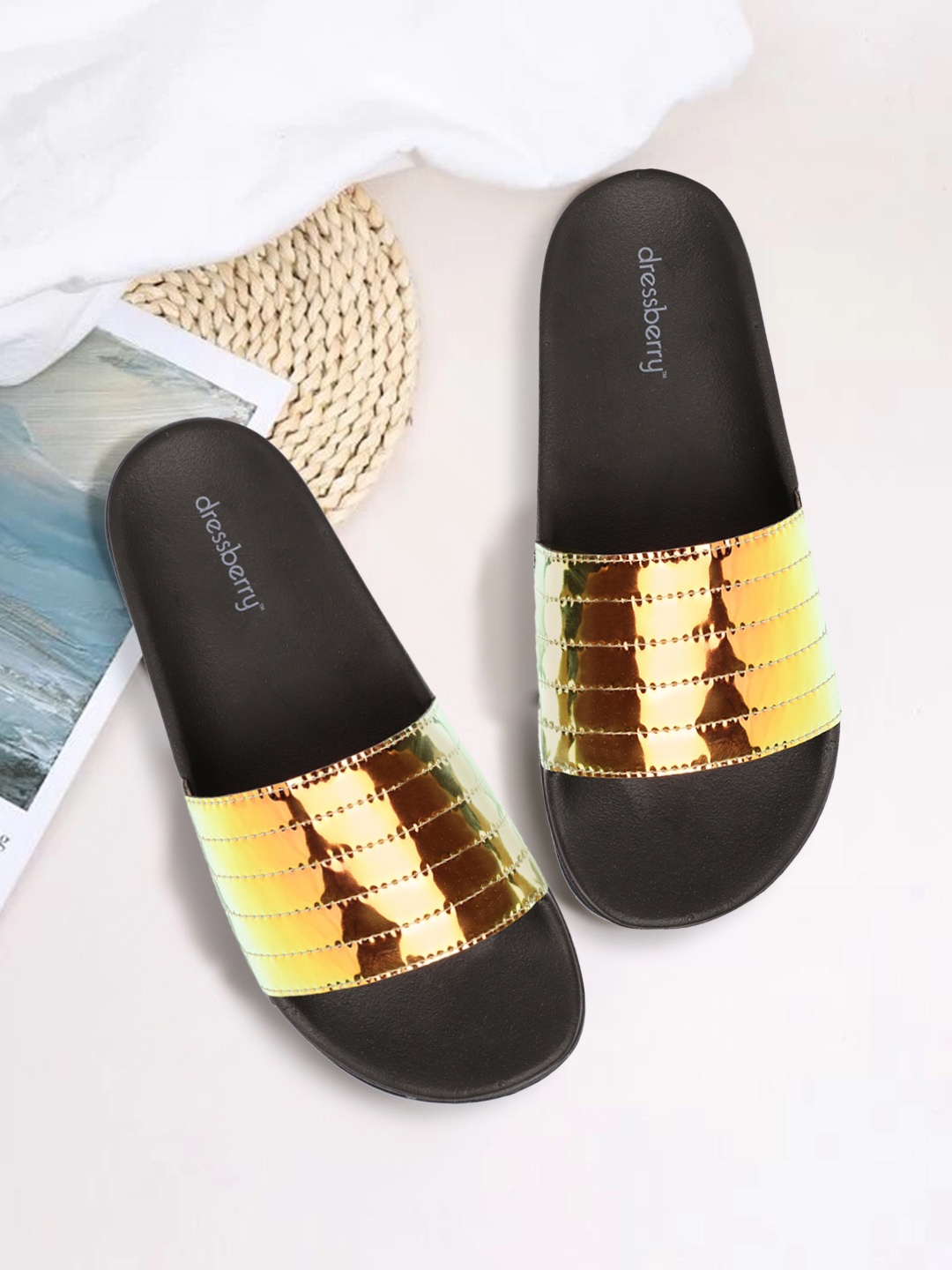 

DressBerry Women Gold-Toned Quilted Sliders