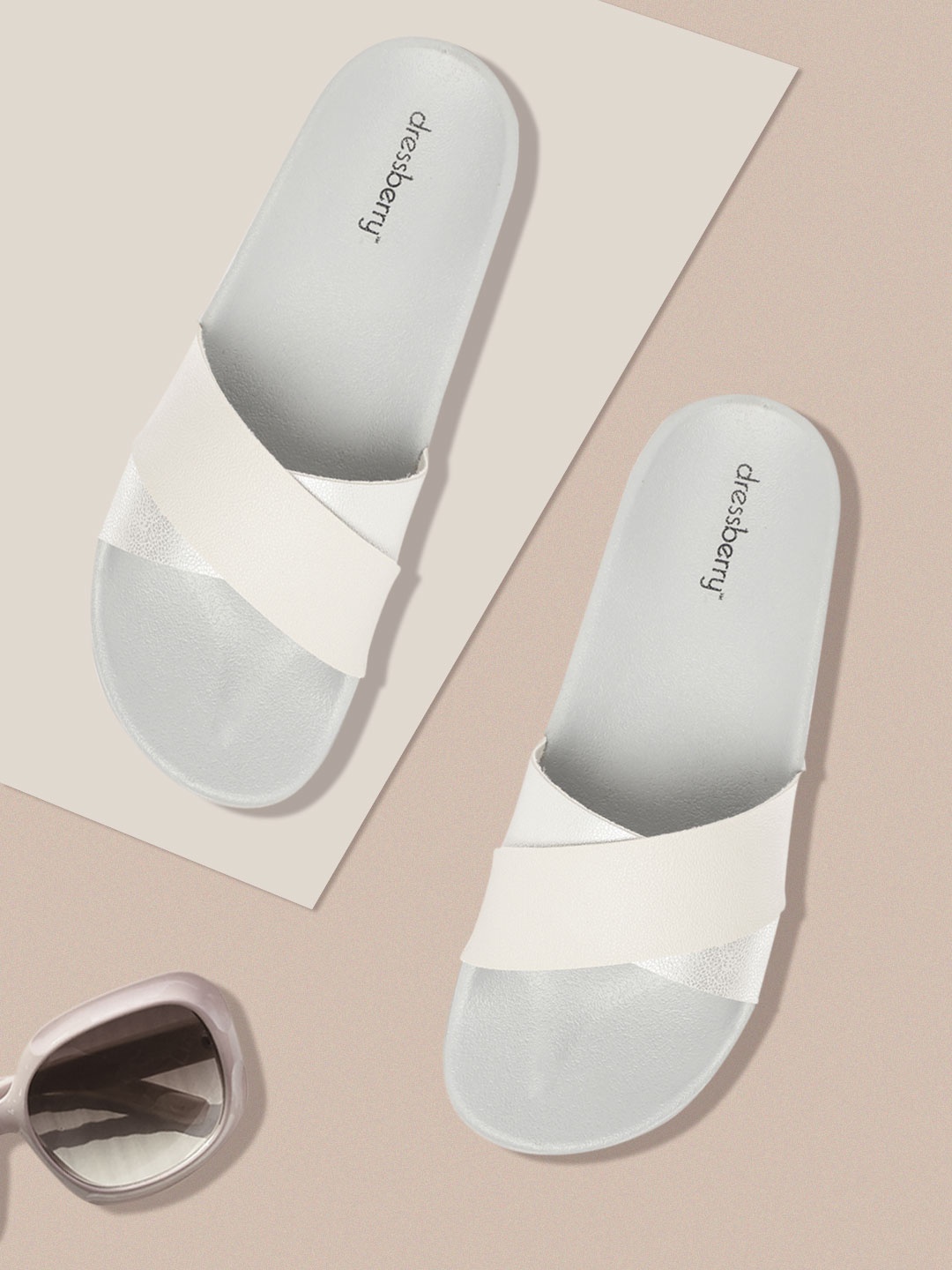 

DressBerry Women Silver-Toned & Grey Sliders