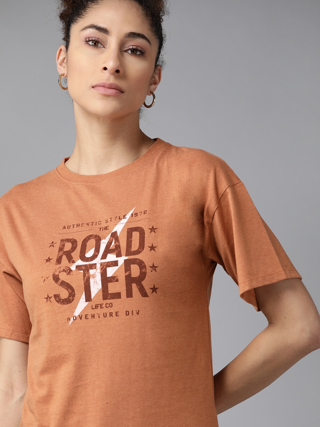 

Roadster Women Brown Brand Logo Printed Drop-Shoulder Sleeves Boxy Fit T-shirt