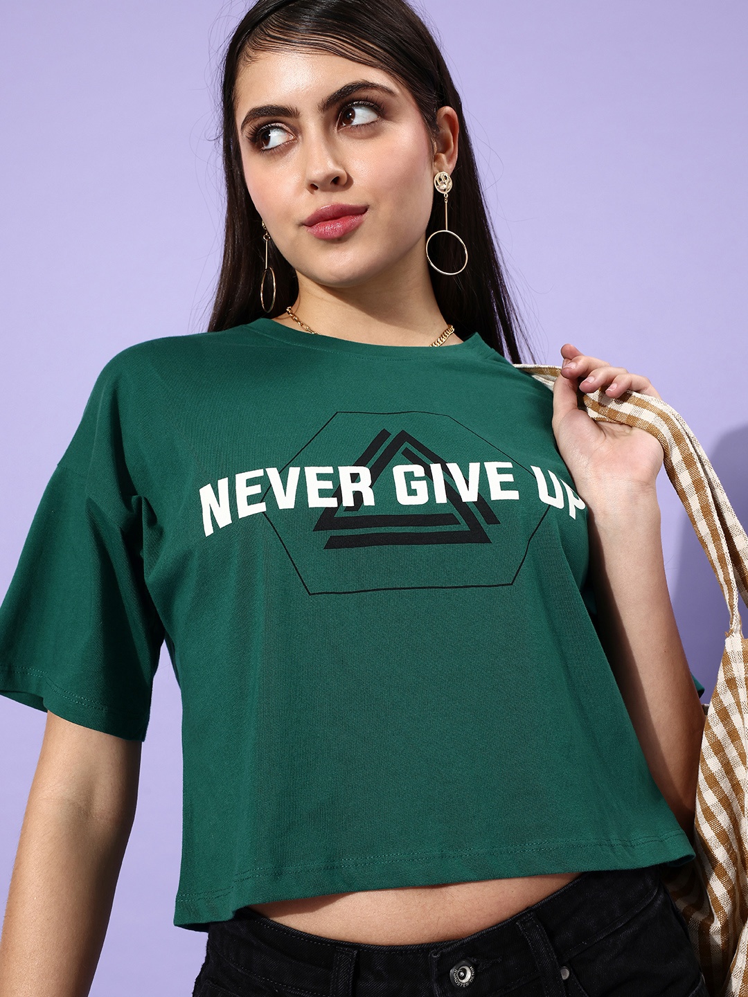 

The Roadster Lifestyle Co Women Green Printed Drop-Shoulder Sleeves Cropped T-shirt