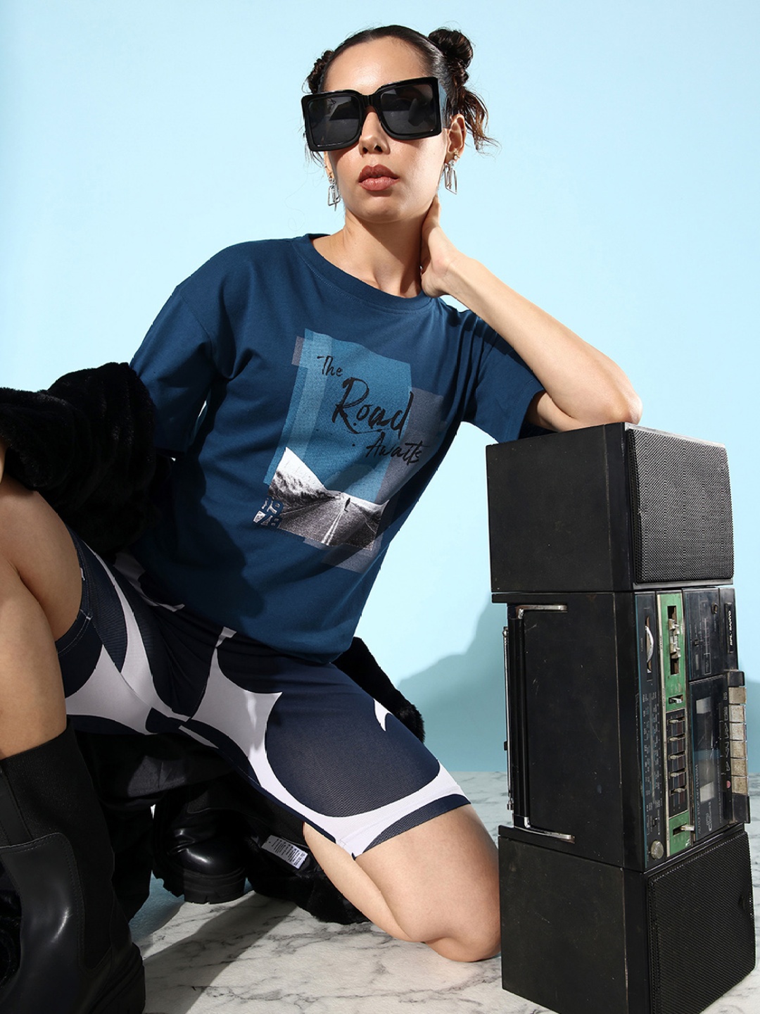 

The Roadster Lifestyle Co. Women Teal Blue Foraging Offgrid Graphics T-shirt