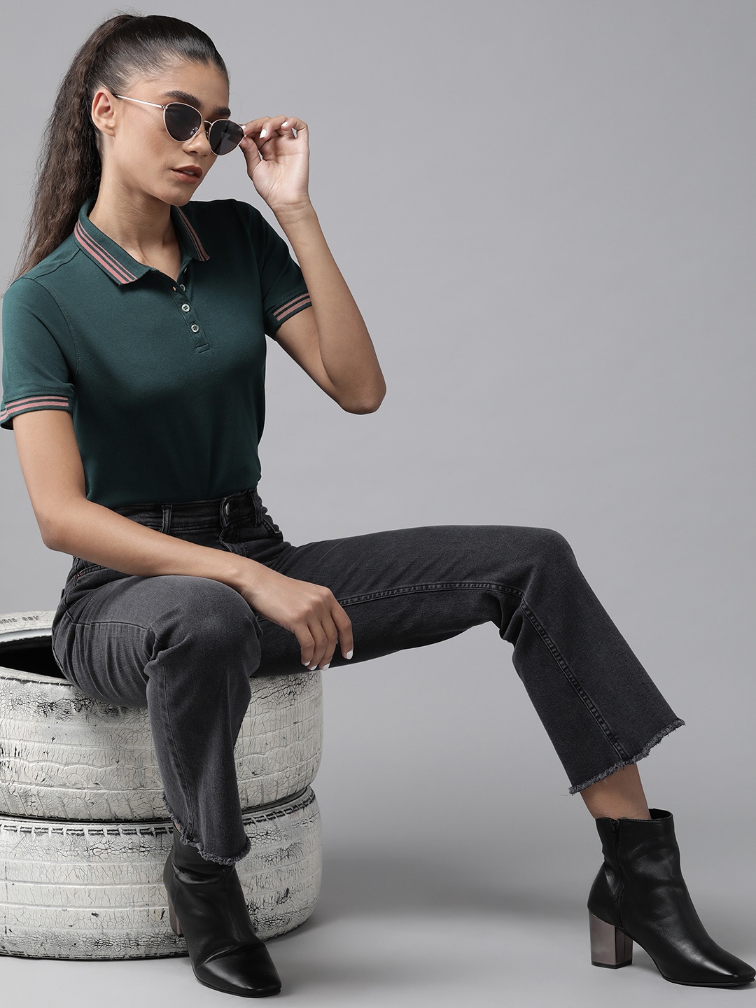 

Roadster Women Teal & Pink Polo Collar T-shirt