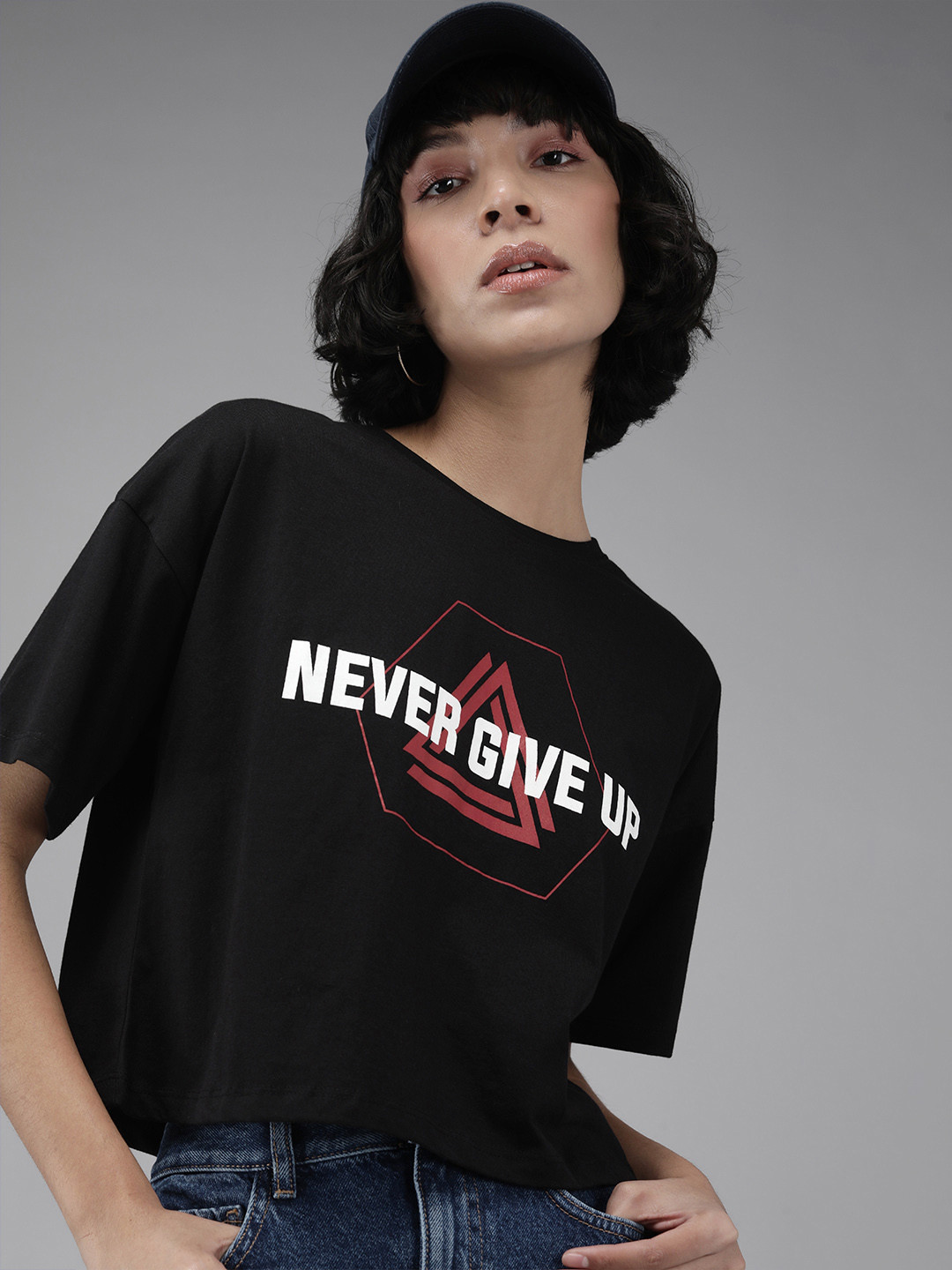 

The Roadster Lifestyle Co Women Black & White Printed Crop Boxy T-shirt