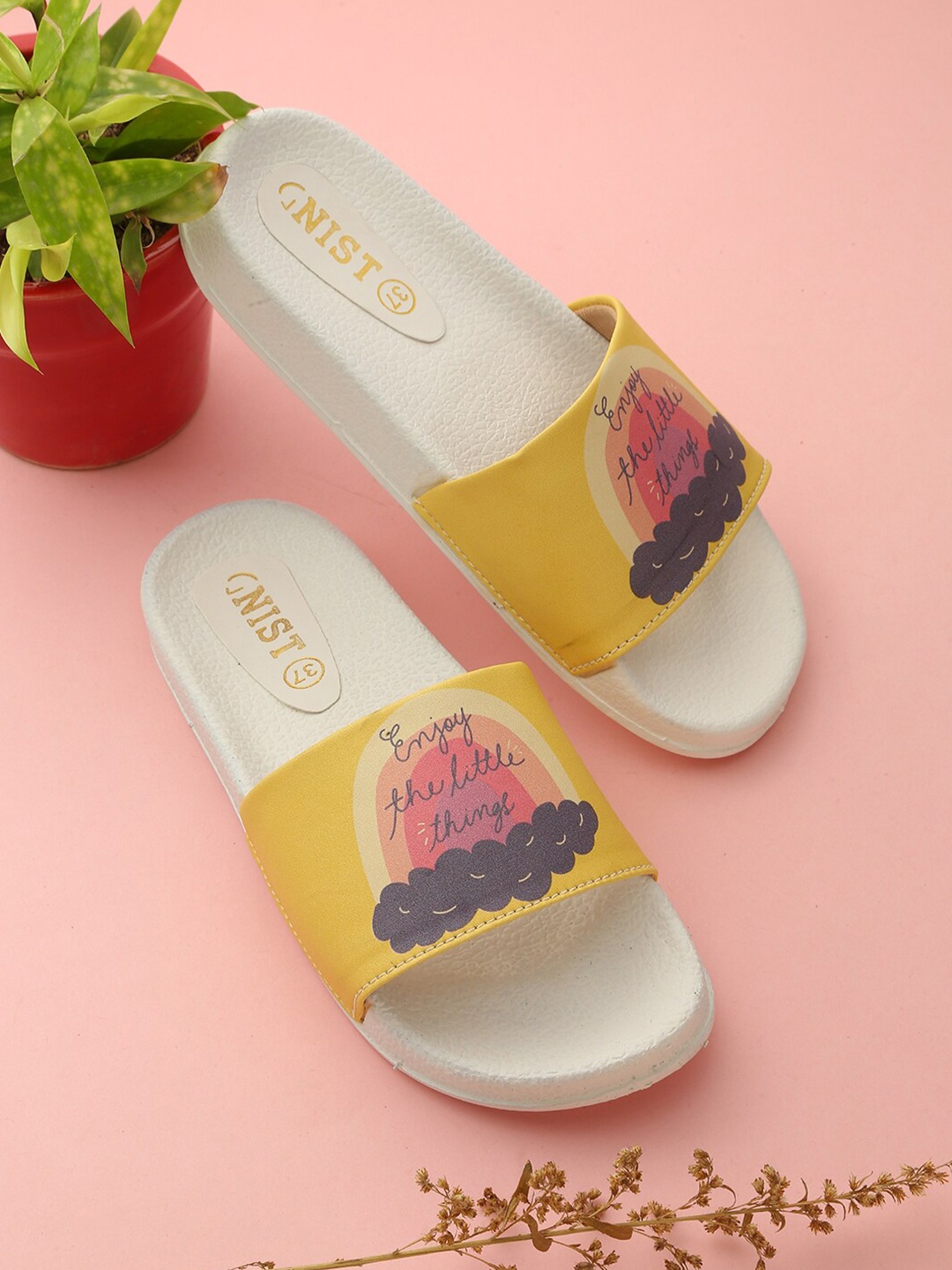 

GNIST Women White & Yellow Printed Sliders