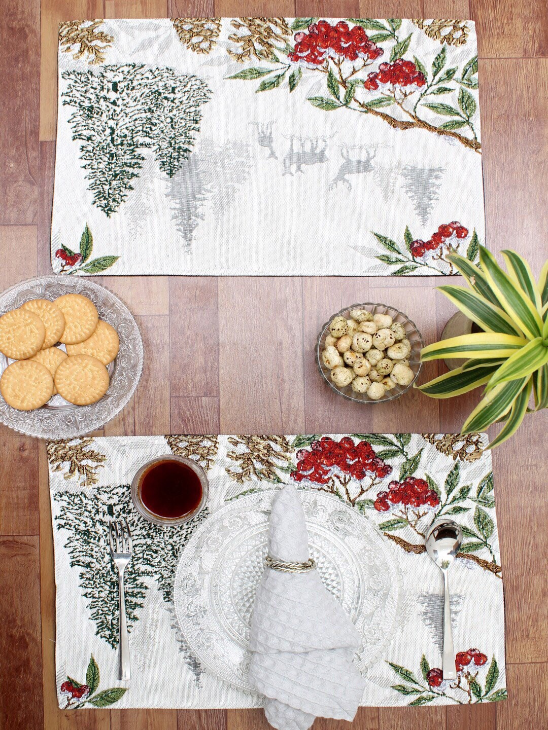 

AVI Living Set Of 4 White & Green Snowy Night Jacquard Tablemats