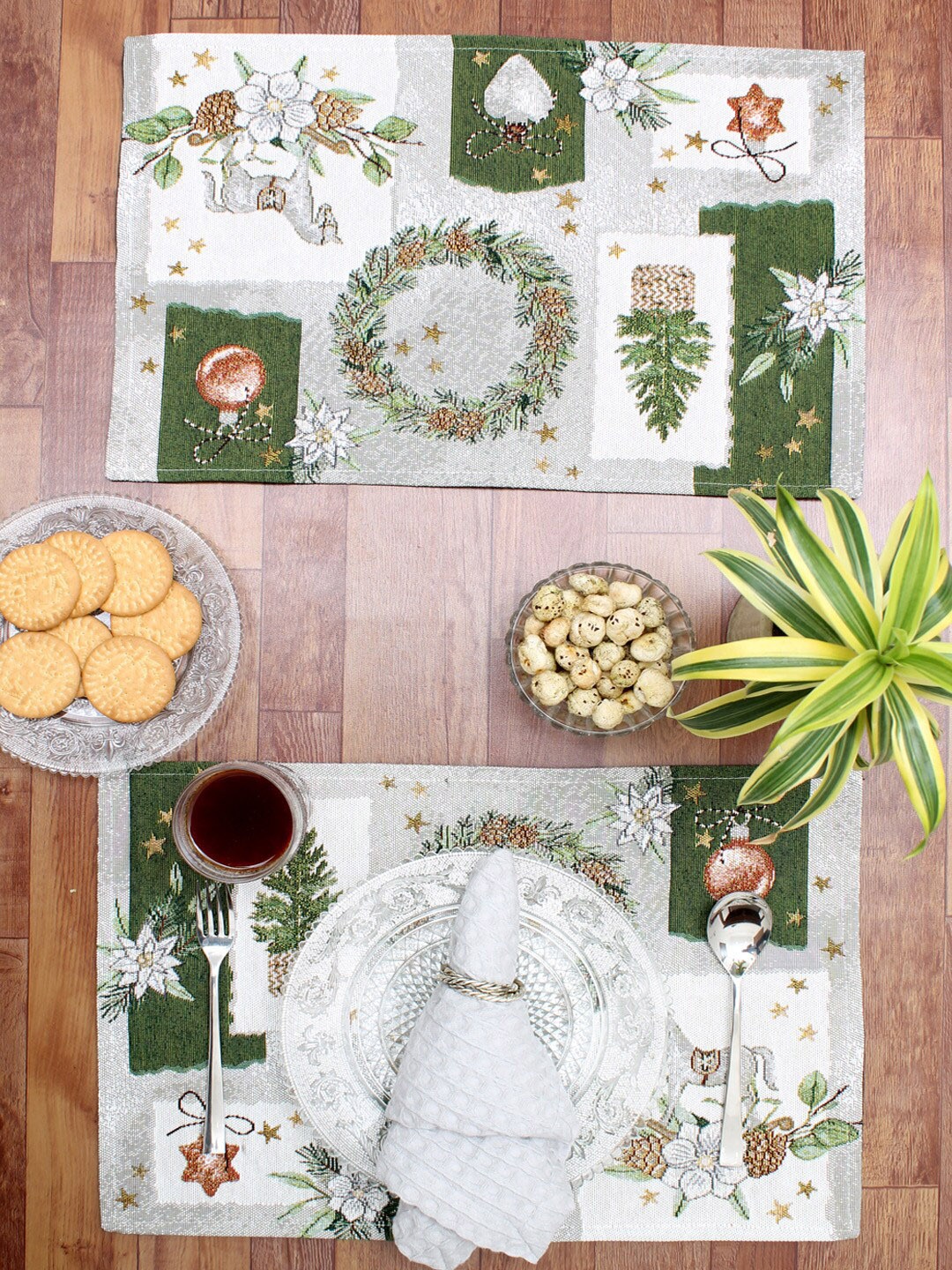 

AVI Living Set Of 4 Grey & Green Ornaments Jacquard Table Mats