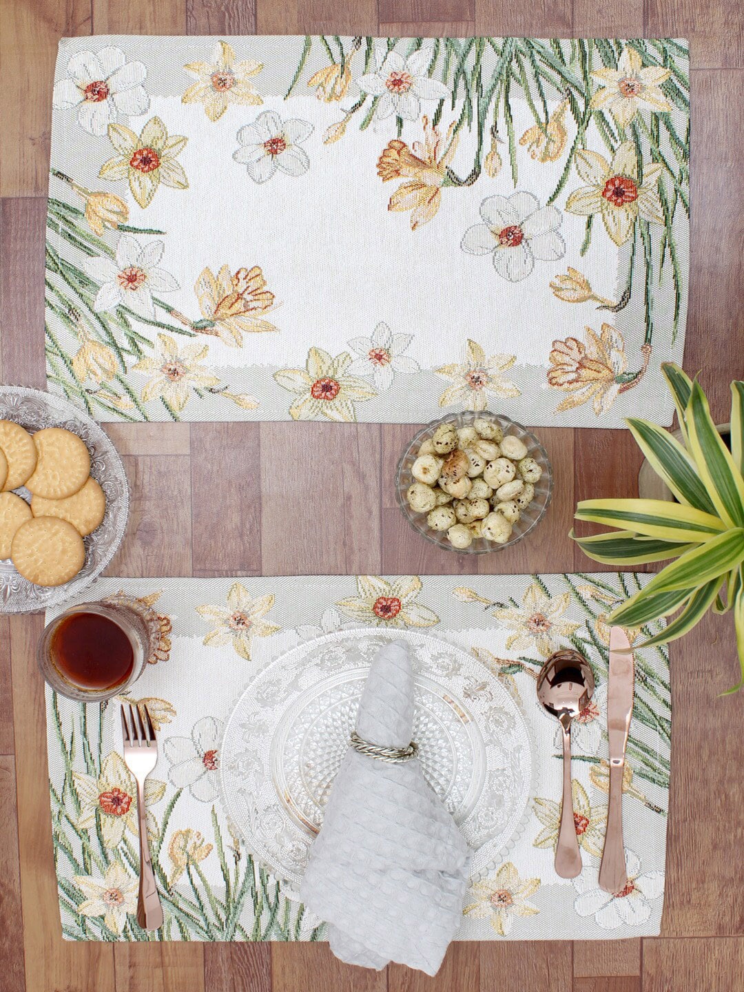 

AVI Living Set Of 4 White & Green Jacquard Table Placemats