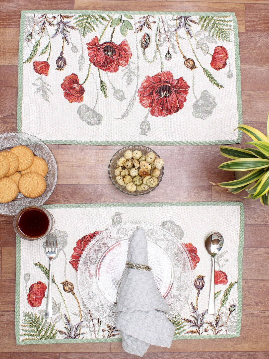 

AVI Living Set Of 6 White & Red Jacquard Tablemats