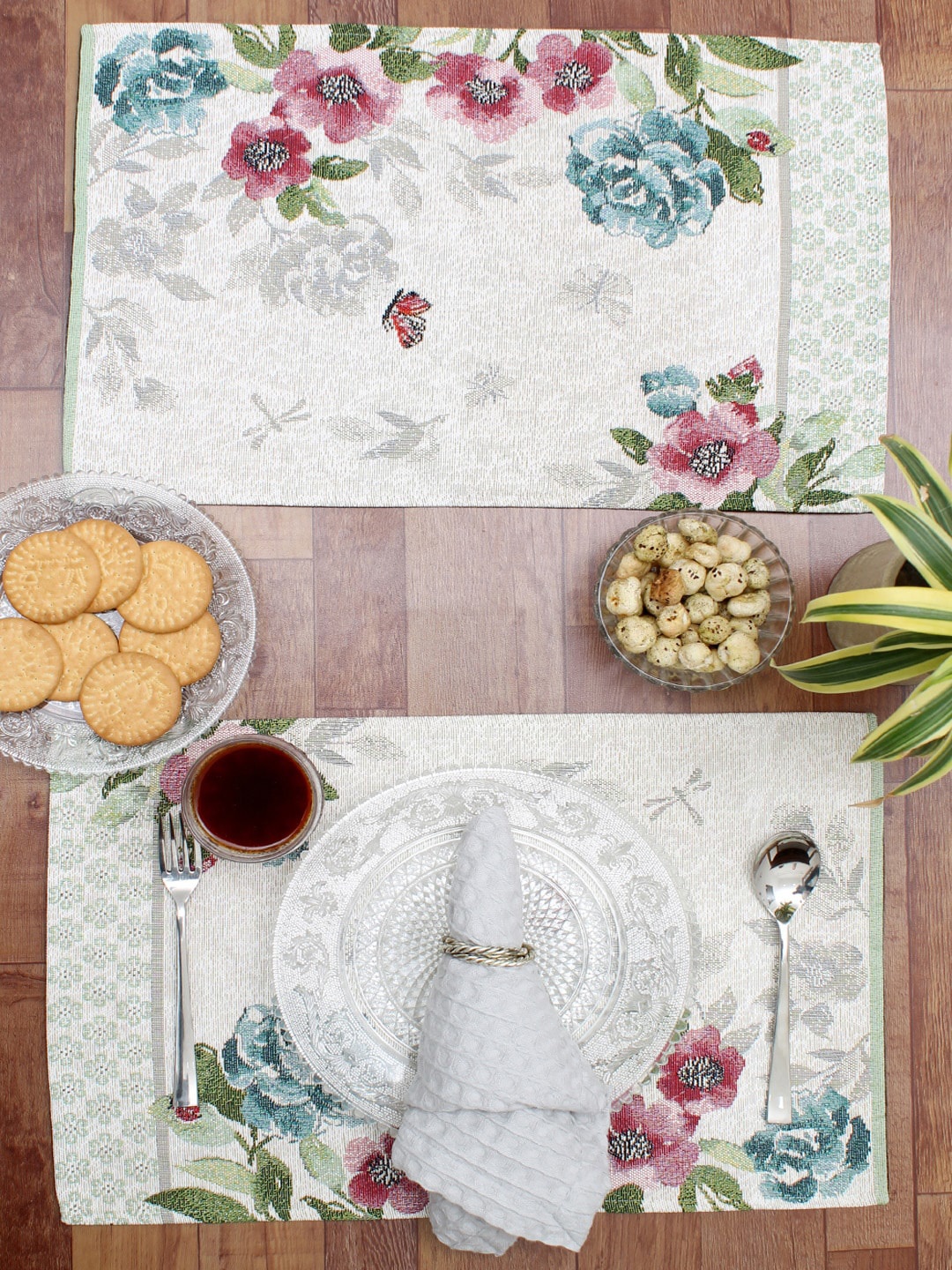 

AVI Living Set Of 4 White & Green Jacquard Mystic Garden Table Placemats