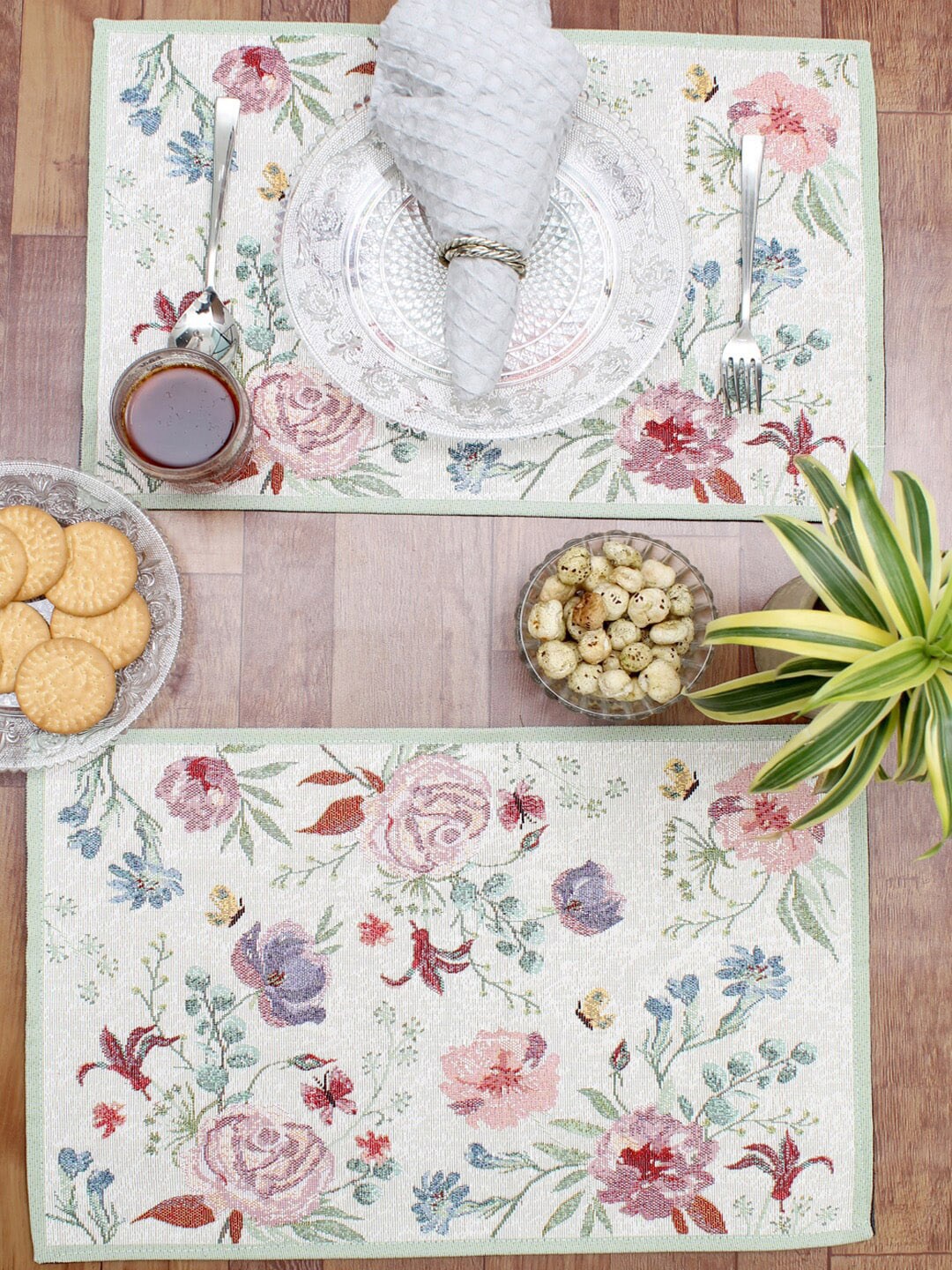 

AVI Living Set Of 4 White & Pink Floral Jacquard Floret Table Mats