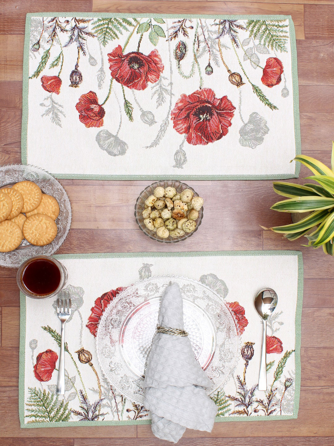 

AVI Living Set Of 4 White & Red Jaquard Woven Meadow Table Placemats