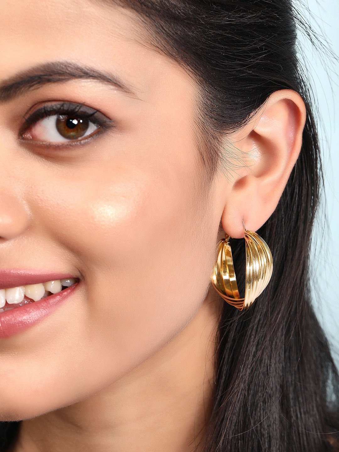 

TOKYO TALKIES X rubans FASHION ACCESSORIES Gold-Toned Contemporary Hoop Earrings