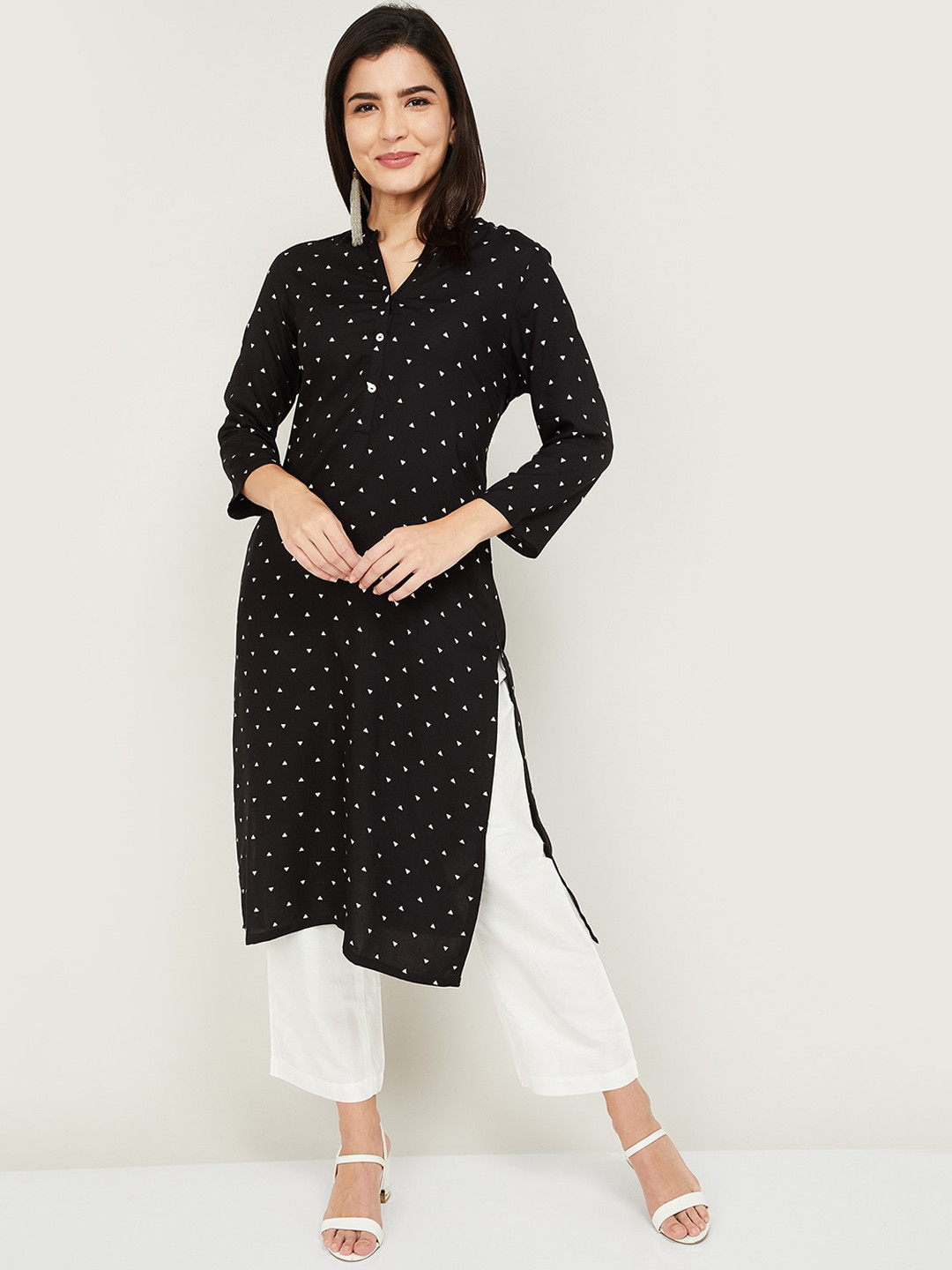 

Melange by Lifestyle Women Black Geometric Printed Kurta