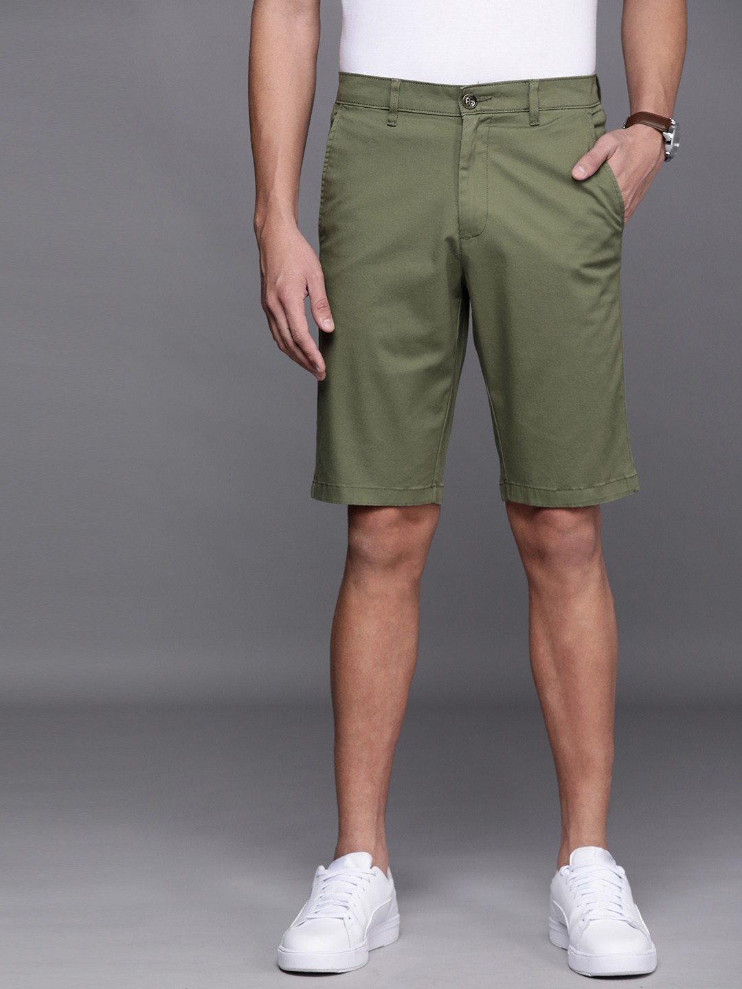 

Allen Solly Men Green Solid Slim Fit Mid-Rise Regular Shorts