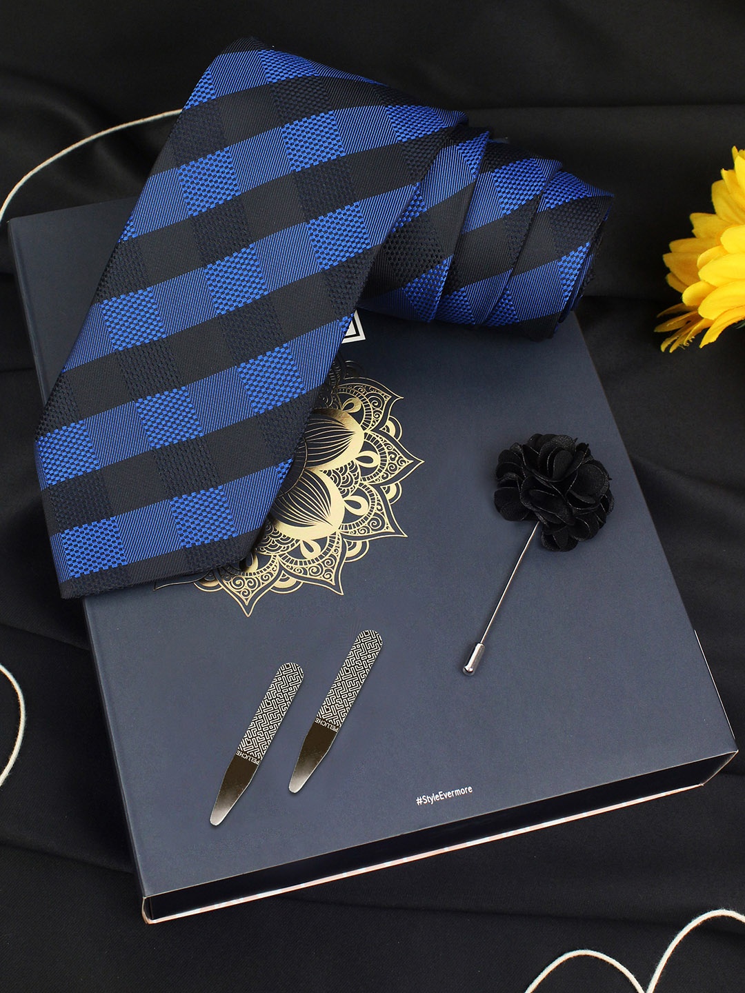 

PELUCHE The Refreshing Sombre Blue & Black Striped Broad Tie Gift Box