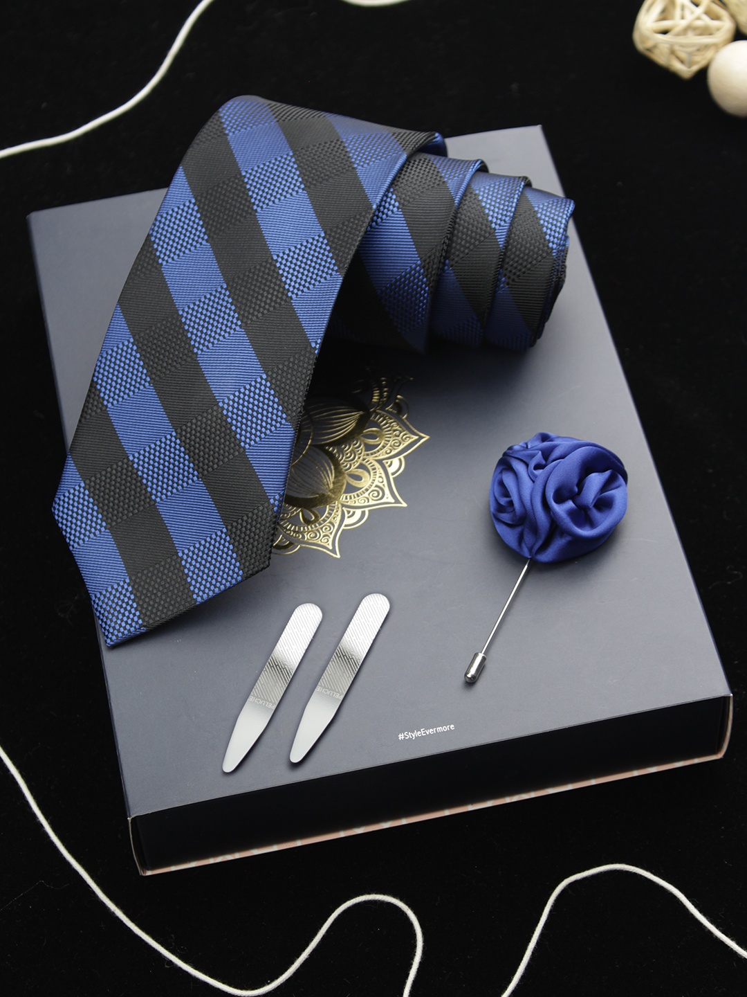 

PELUCHE The Morning Glaze Blue & Black Striped Broad Tie Gift Box