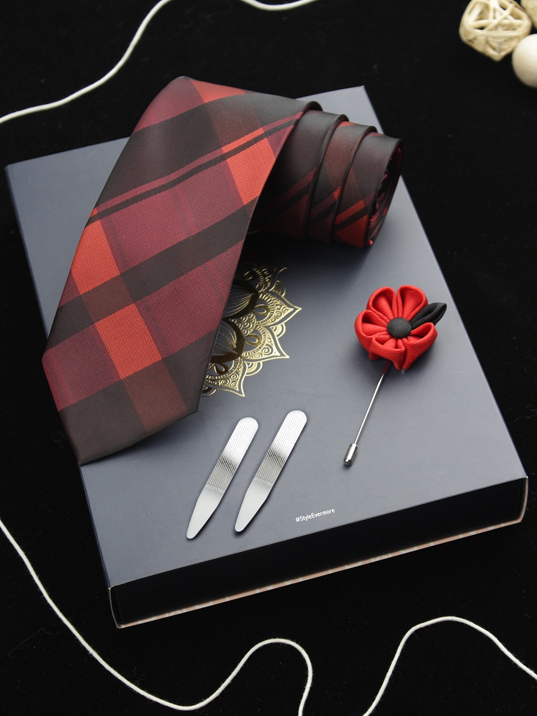 

PELUCHE Men Red & Black Checked Broad Tie