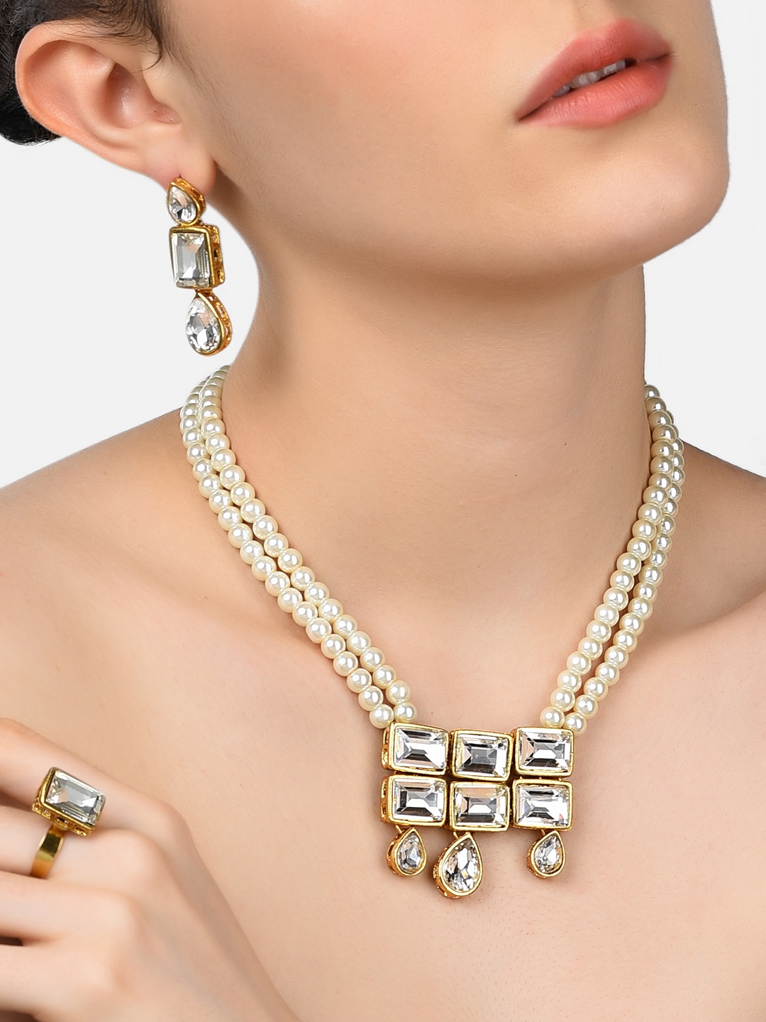 

Zaveri Pearls Gold-Plated & White Kundan-Studded & Pearls Beaded Handcrafted Jewellery Set