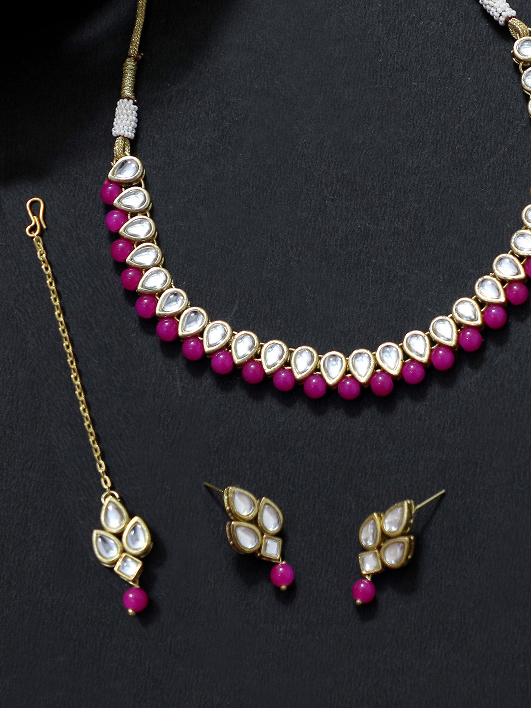 

KARATCART Gold-Plated & White Kundan-Studded & Beaded Handcrafted Jewellery Set