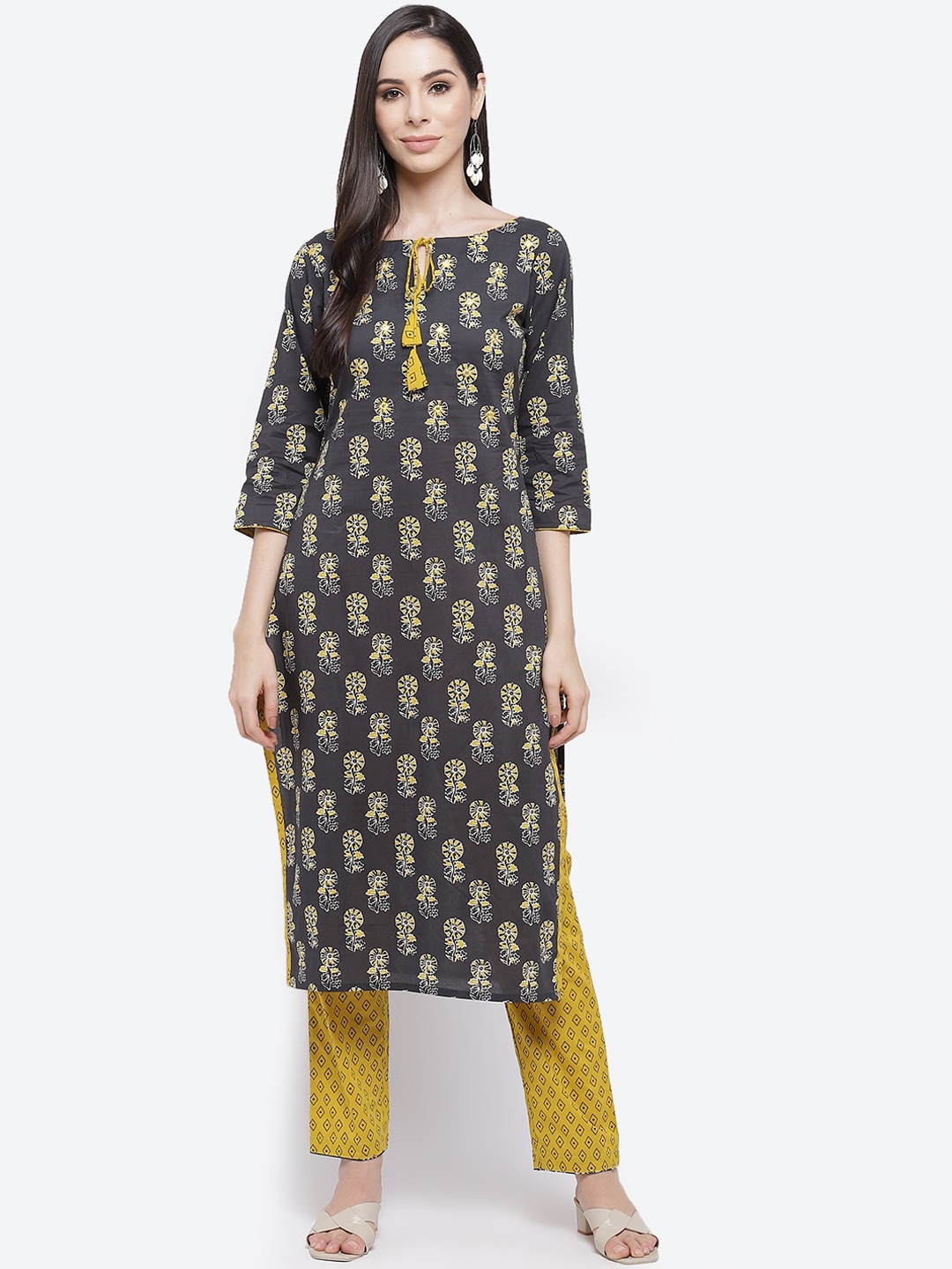 

Kurti's by Menka Women Black Floral Printed Pure Cotton Kurta with Trousers