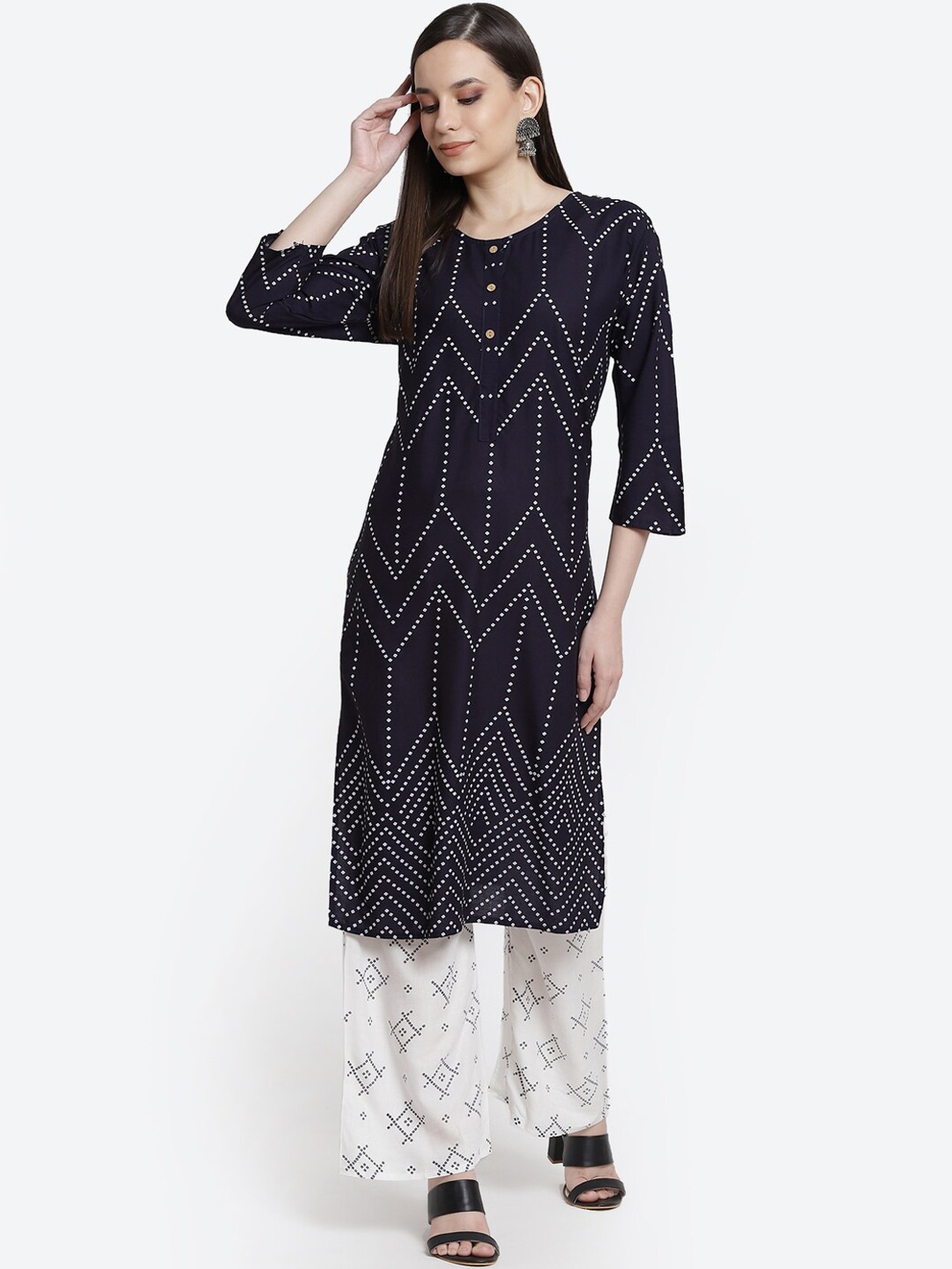 

Kurti's by Menka Women Black & White Chevron Printed Kurta With Palazzos