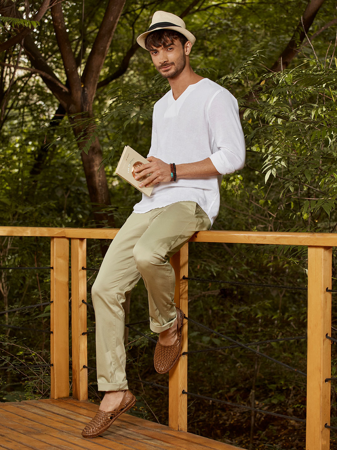 

Allen Solly Men Khaki Solid Slim Fit Chinos