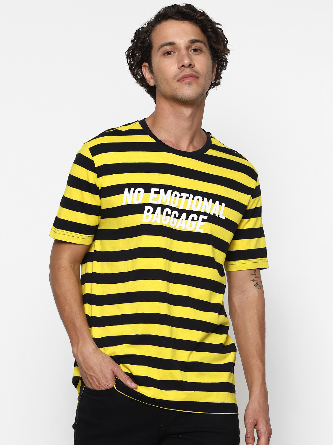 

FOREVER 21 Men Black Striped Applique T-shirt