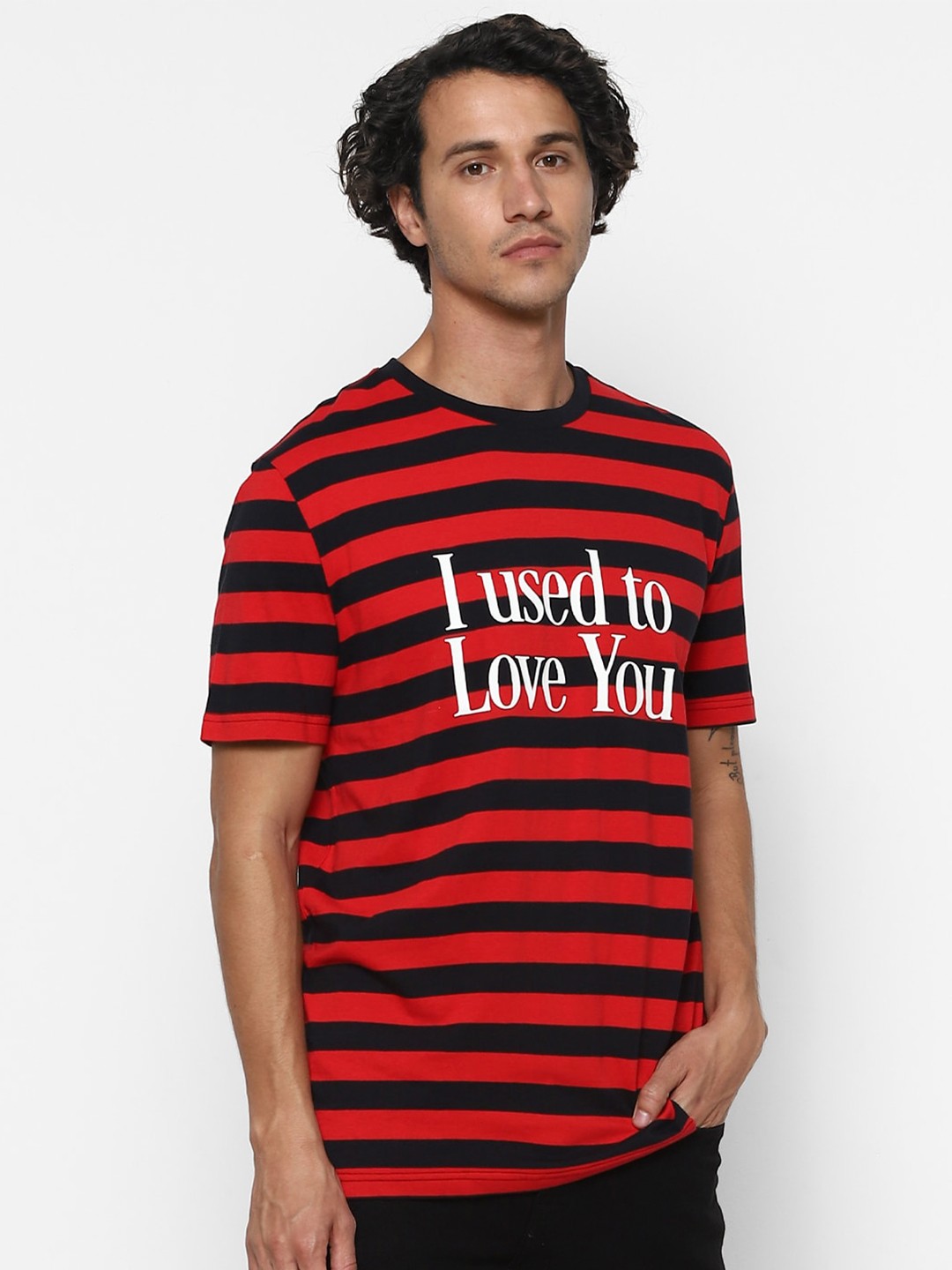 

FOREVER 21 Men Black Striped Applique T-shirt