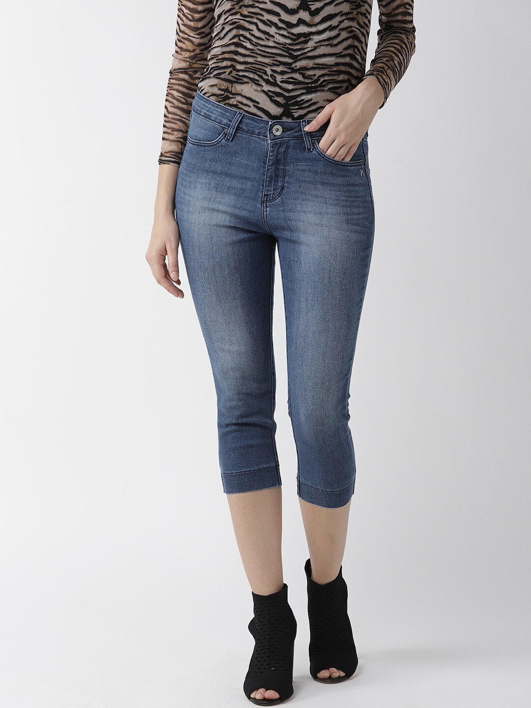 

Xpose Women Blue Solid Skinny Fit Capris