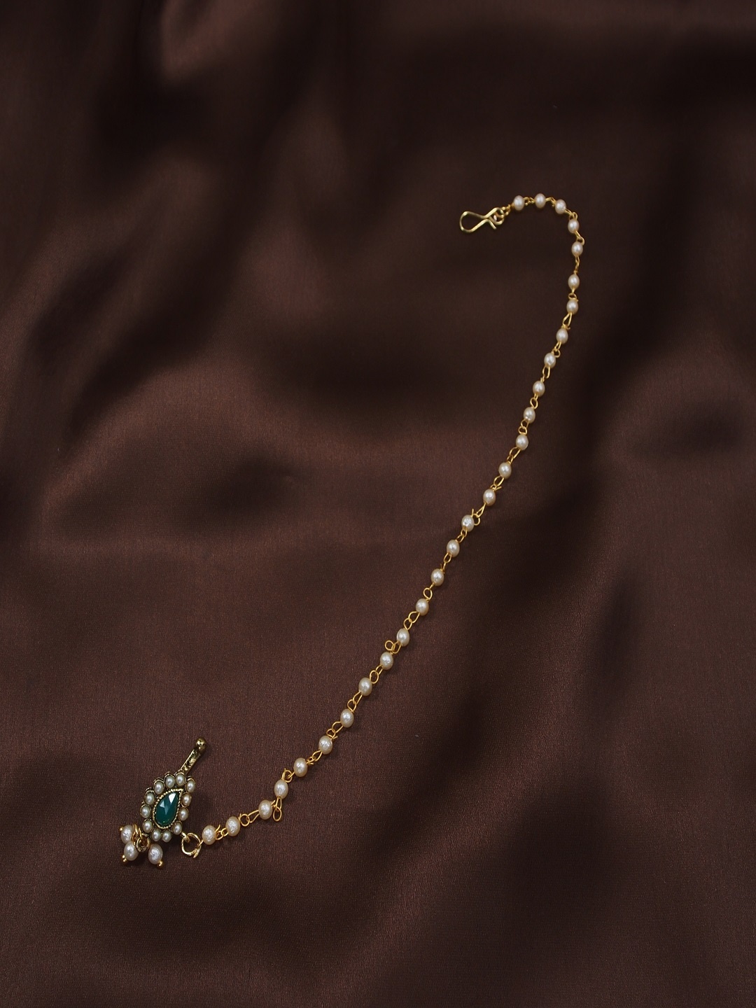 

I Jewels Green & Off-White Gold-Plated Pearl Studded Beaded Chained Nosepin
