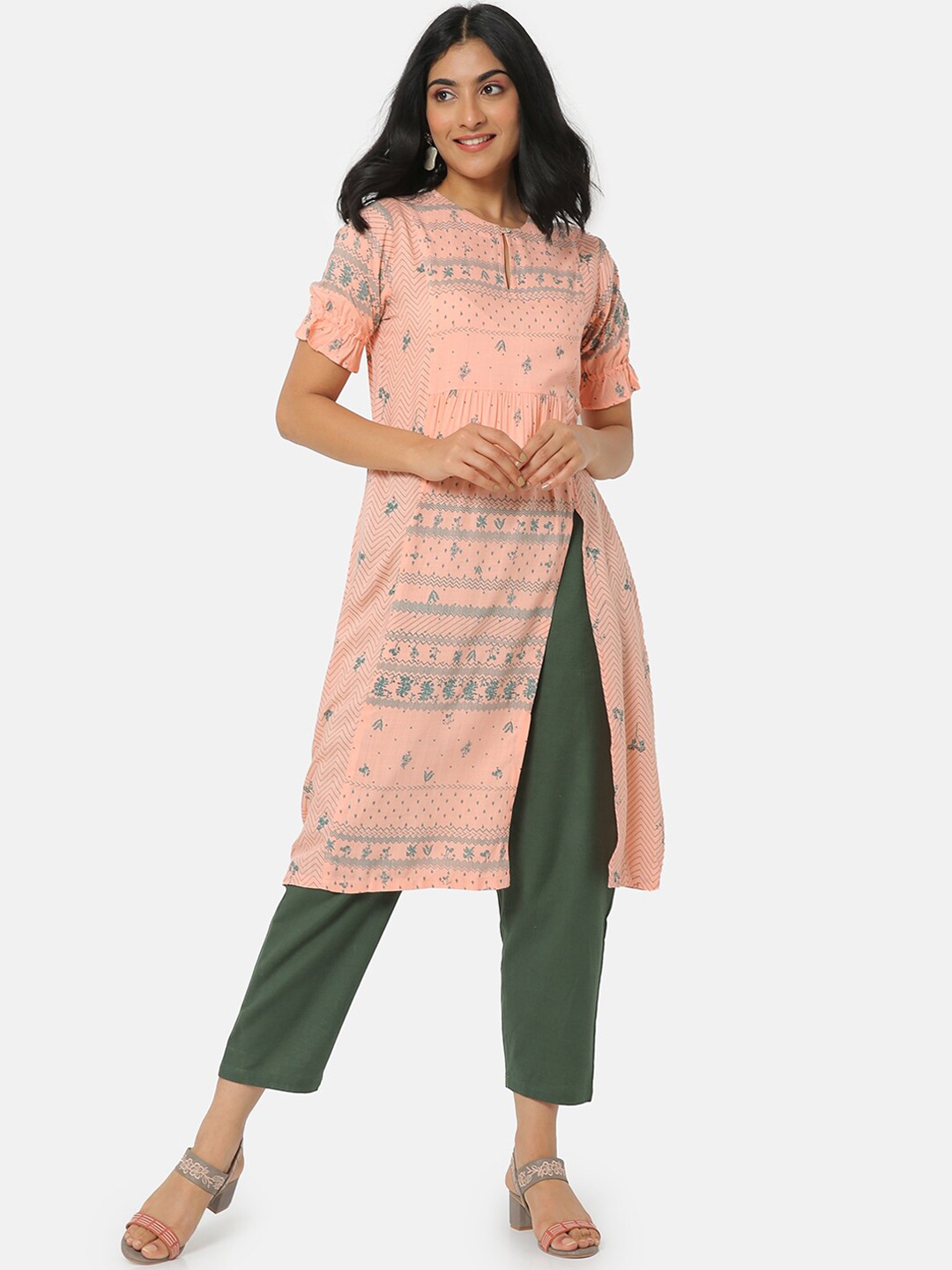 

Saaki Women Pink & Green Ethnic Motifs Printed Kurta