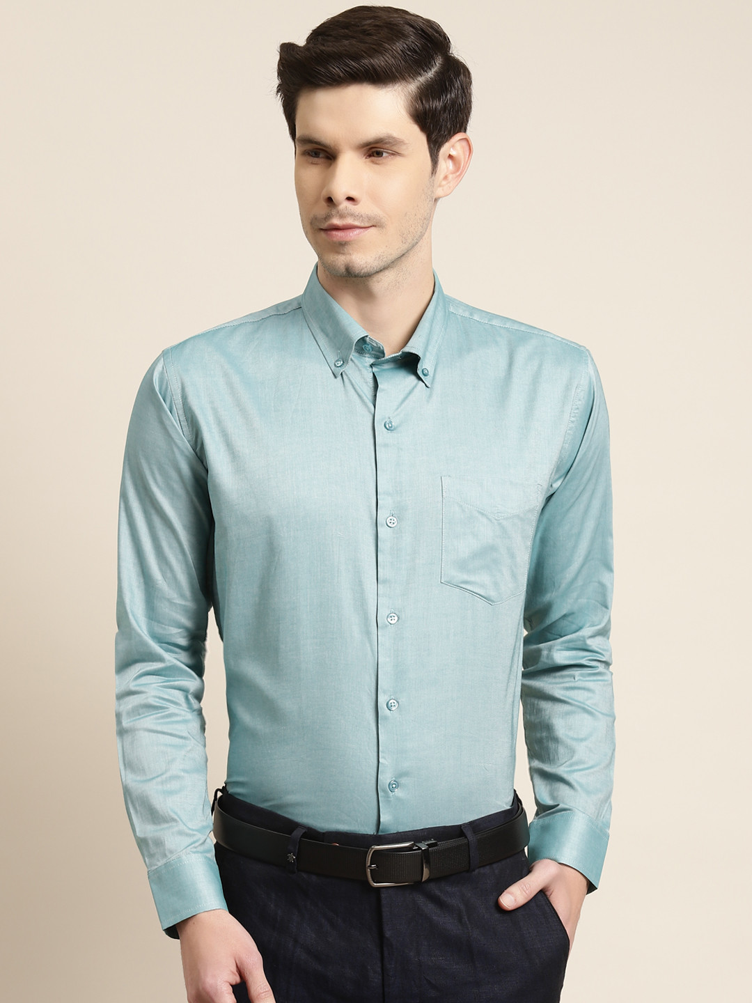 

Hancock Men Green Pure Cotton Slim Fit Solid Formal Shirt