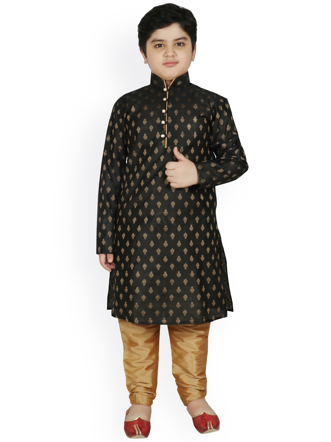 

SG YUVRAJ Boys Black Ethnic Motifs Raw Silk Kurta with Pyjamas