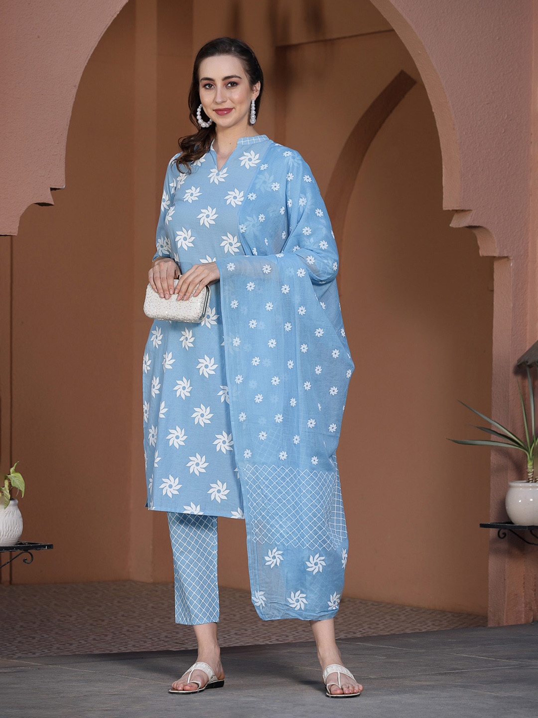 

Stylum Women Blue & White Floral Printed Pure Cotton Kurta with Trousers & Dupatta