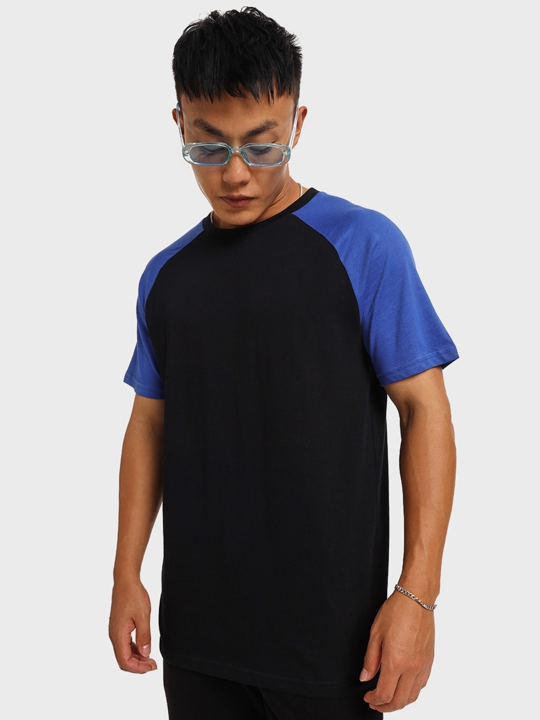 

Bewakoof Men Black And Blue Colourblocked -T-shirt