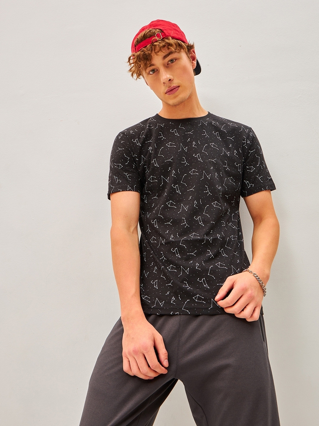 

Bewakoof Men Black Abstract Printed T-shirt