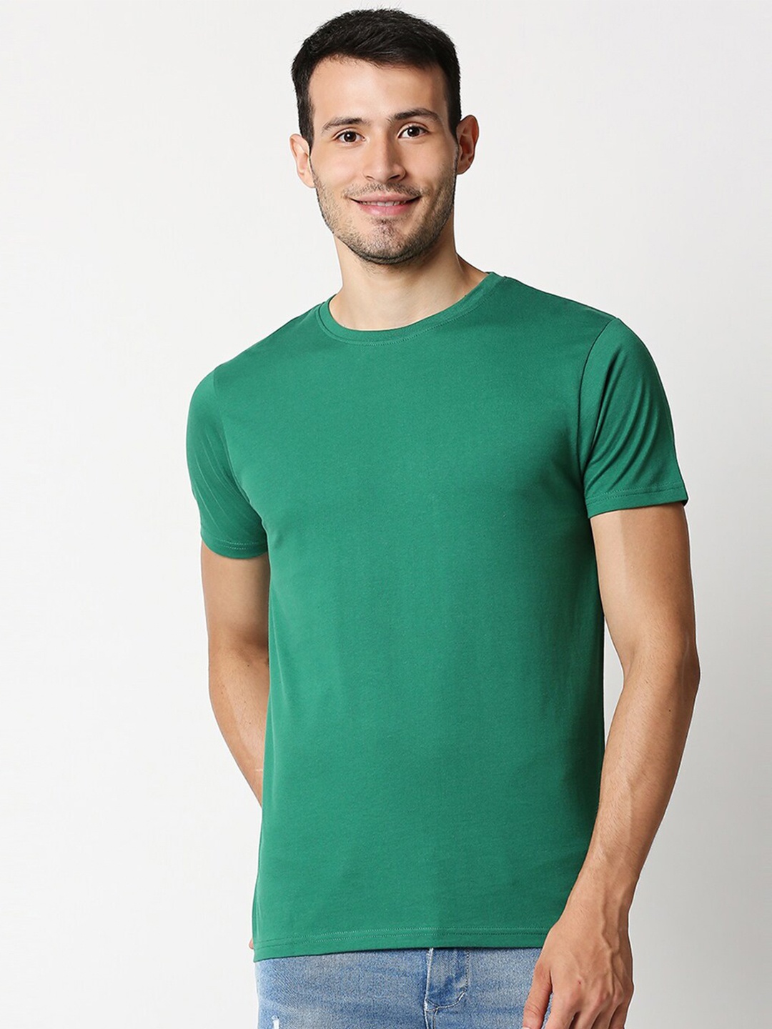 

Bewakoof Men Green Pure Cotton Solid Round Neck Pure Cotton T-shirt