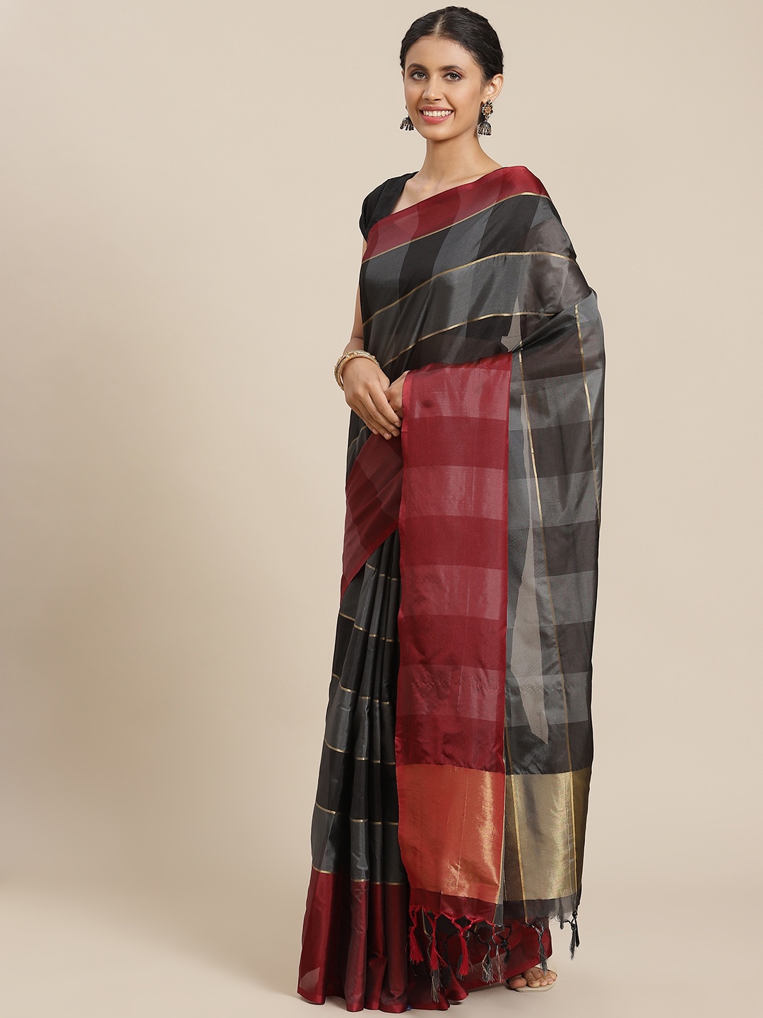 

OM SAI LATEST CREATION Grey & Black Checked Jaali Kanjeevaram Saree