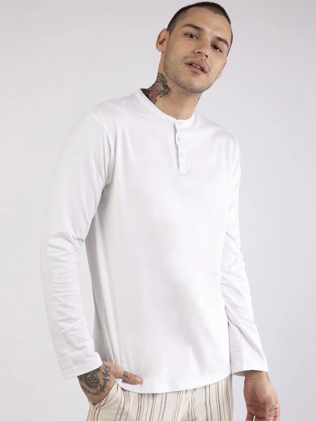 

Bewakoof Men White Solid Henley Neck T-shirt