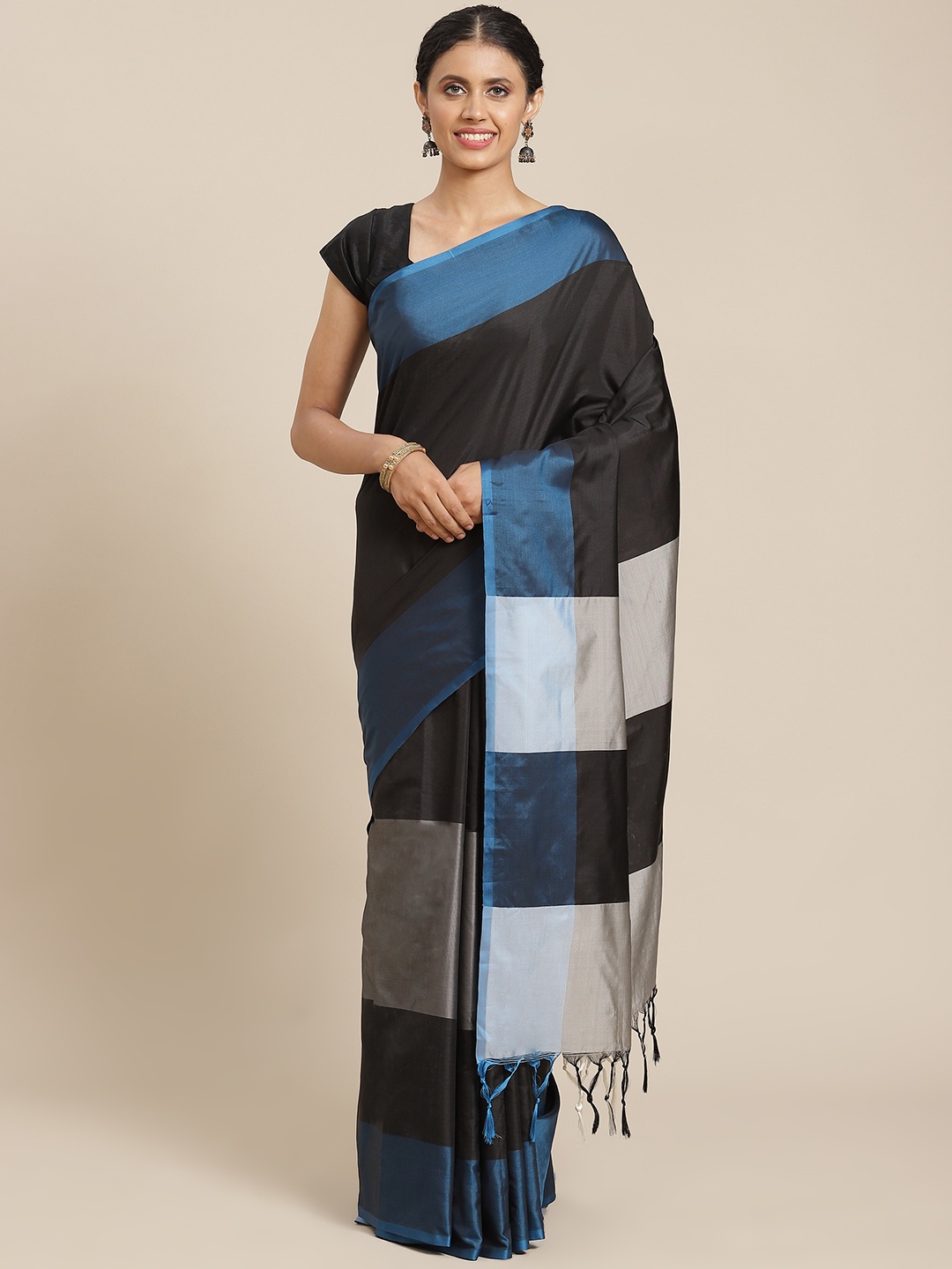 

OM SAI LATEST CREATION Black & Charcoal Grey Colourblocked Jaali Kanjeevaram Saree