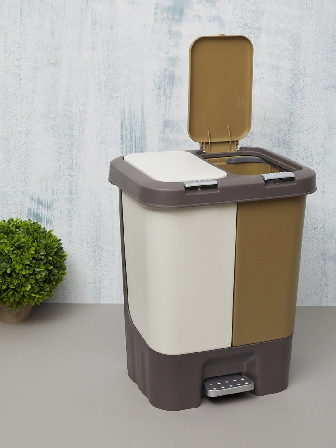 

Home Centre Off-White & Brown Colourblocked Chelsea Push & Pedal Polyresin Dustbin, Multi