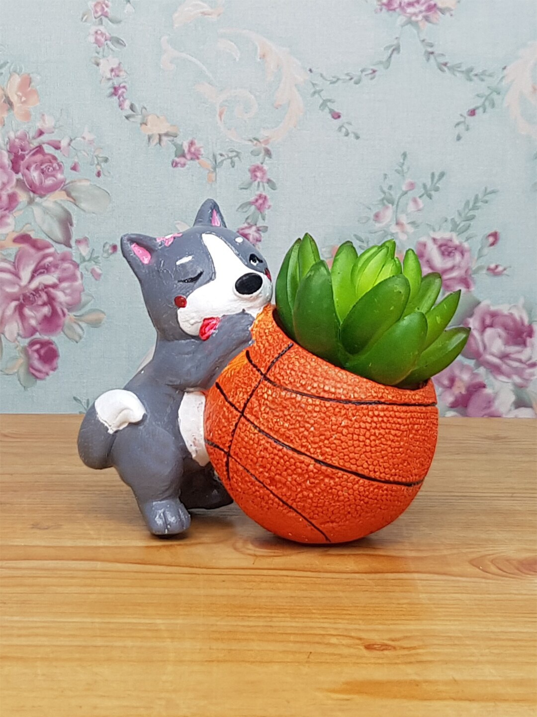 

Wonderland Orange Dog with Basketball Succulent Flower Pot