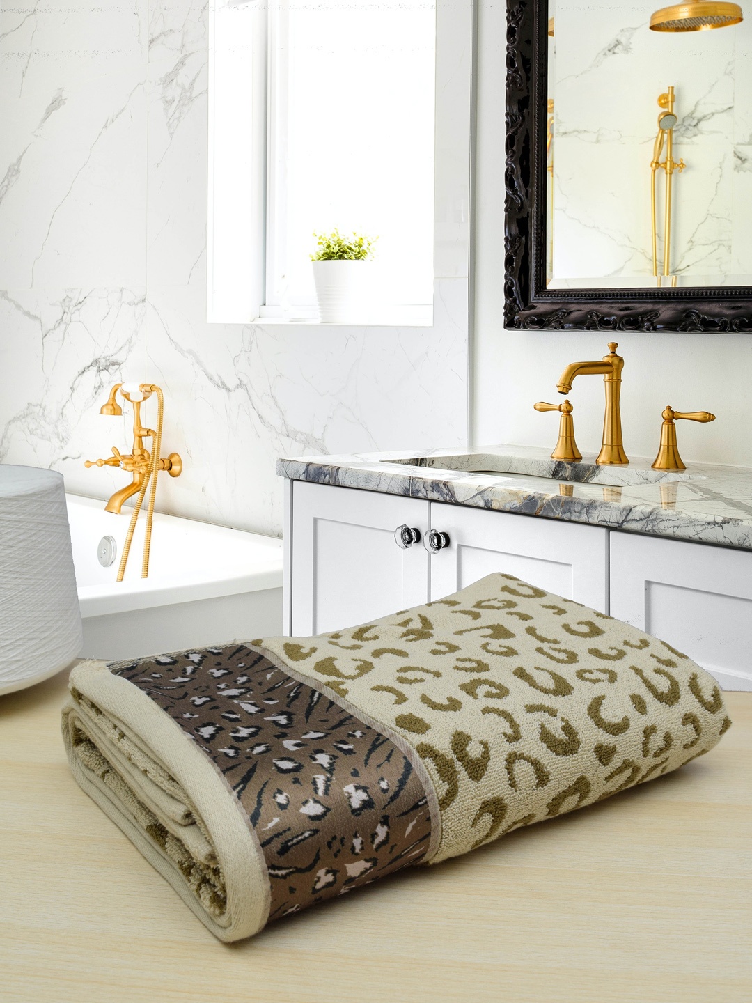 

RANGOLI Olive Green & Brown Leopard Printed 541 GSM Pure Cotton Bath Towel