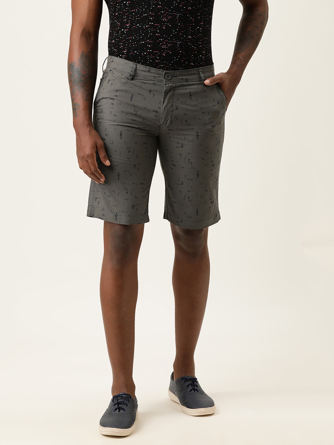 

IVOC Men Grey Printed Slim Fit Mid-Rise Regular Shorts
