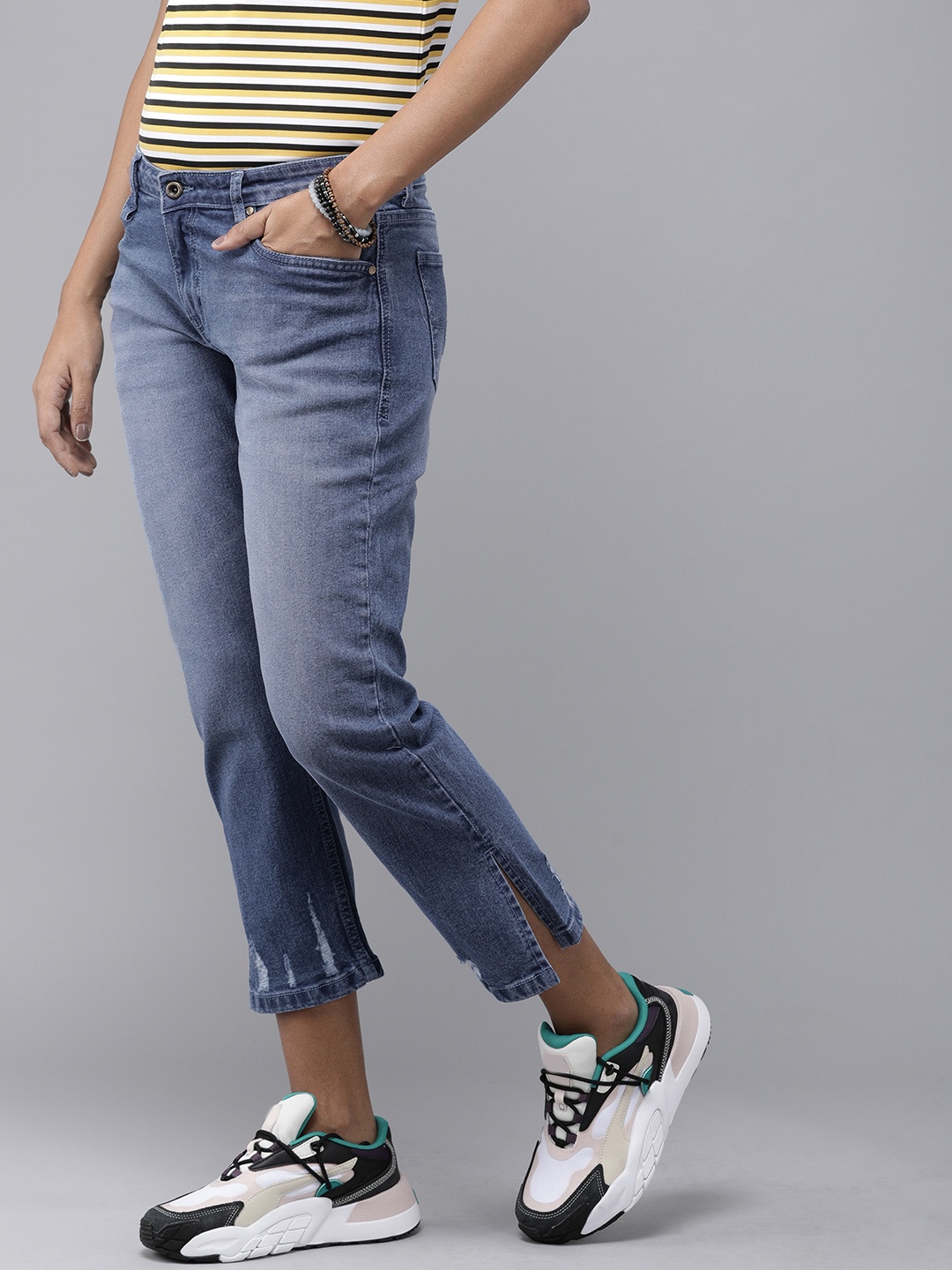 

Roadster Women Blue Mildly Distressed Light Fade Stretchable Straight Fit Jeans
