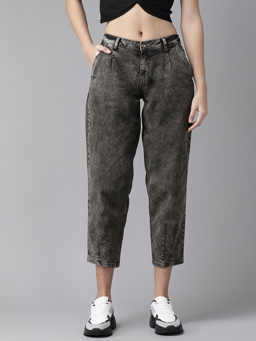 

Roadster Women Charcoal Grey Slouchy Fit Stretchable Retro Taper Cropped Jeans