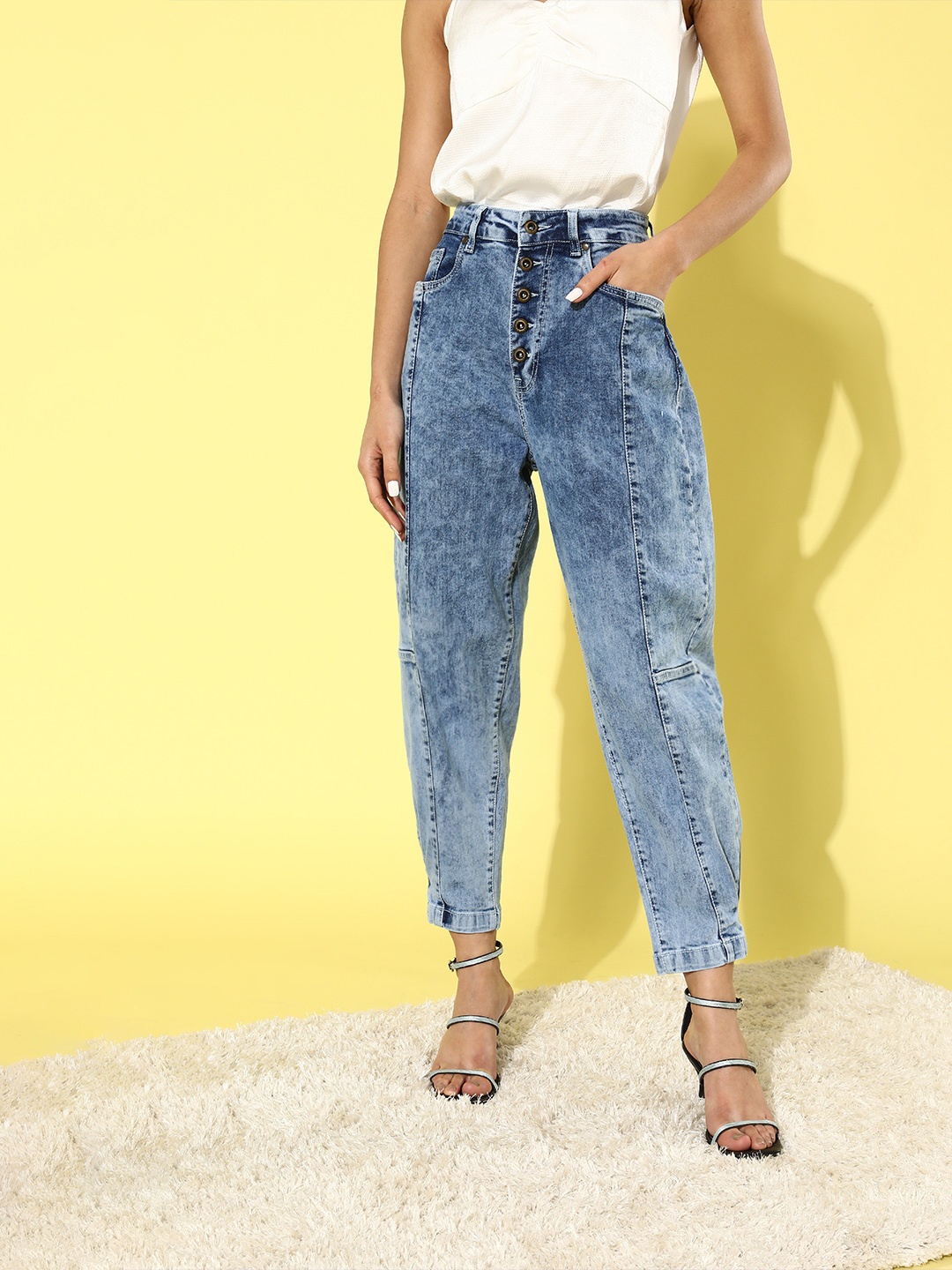 

Roadster Women Stunning Blue High-Rise Regular Fit Cropped Jeans