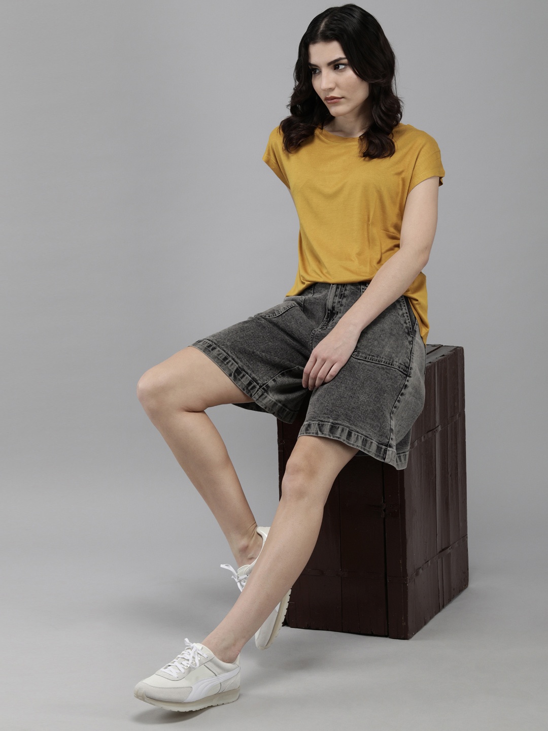 

Roadster Women Grey Washed High-Rise Denim Shorts