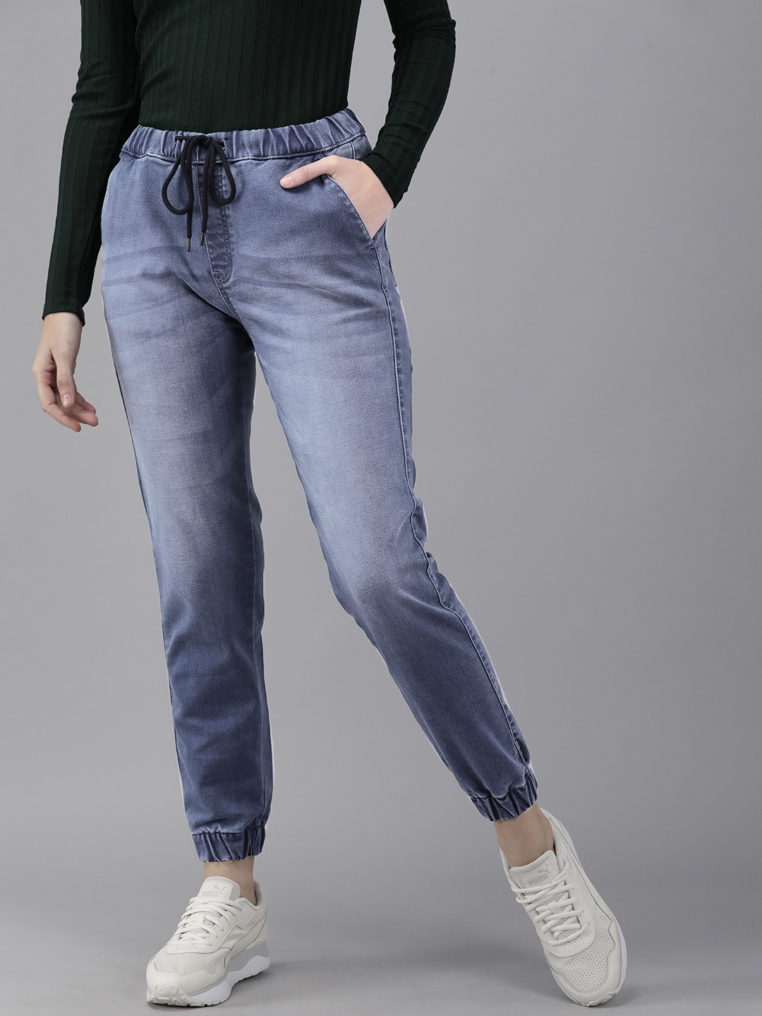 

Roadster Women Blue Solid Light Fade Stretchable Jeans
